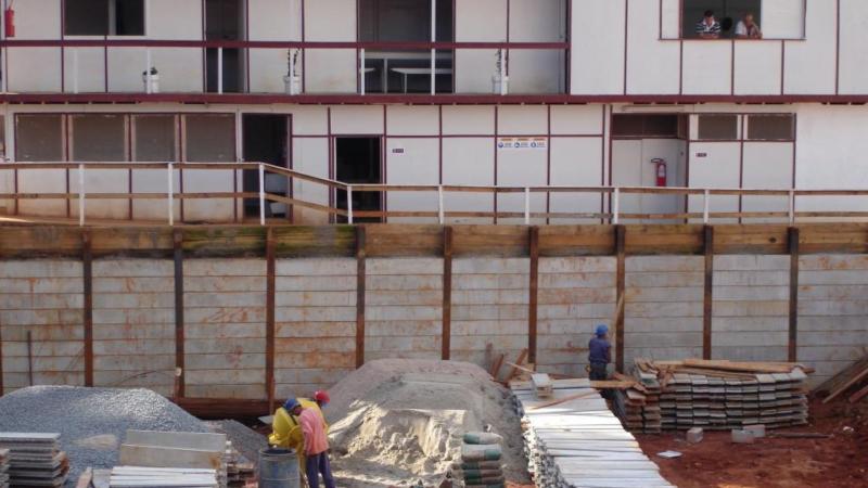Cortina Estaca Prancha: Praticidade e Estilo